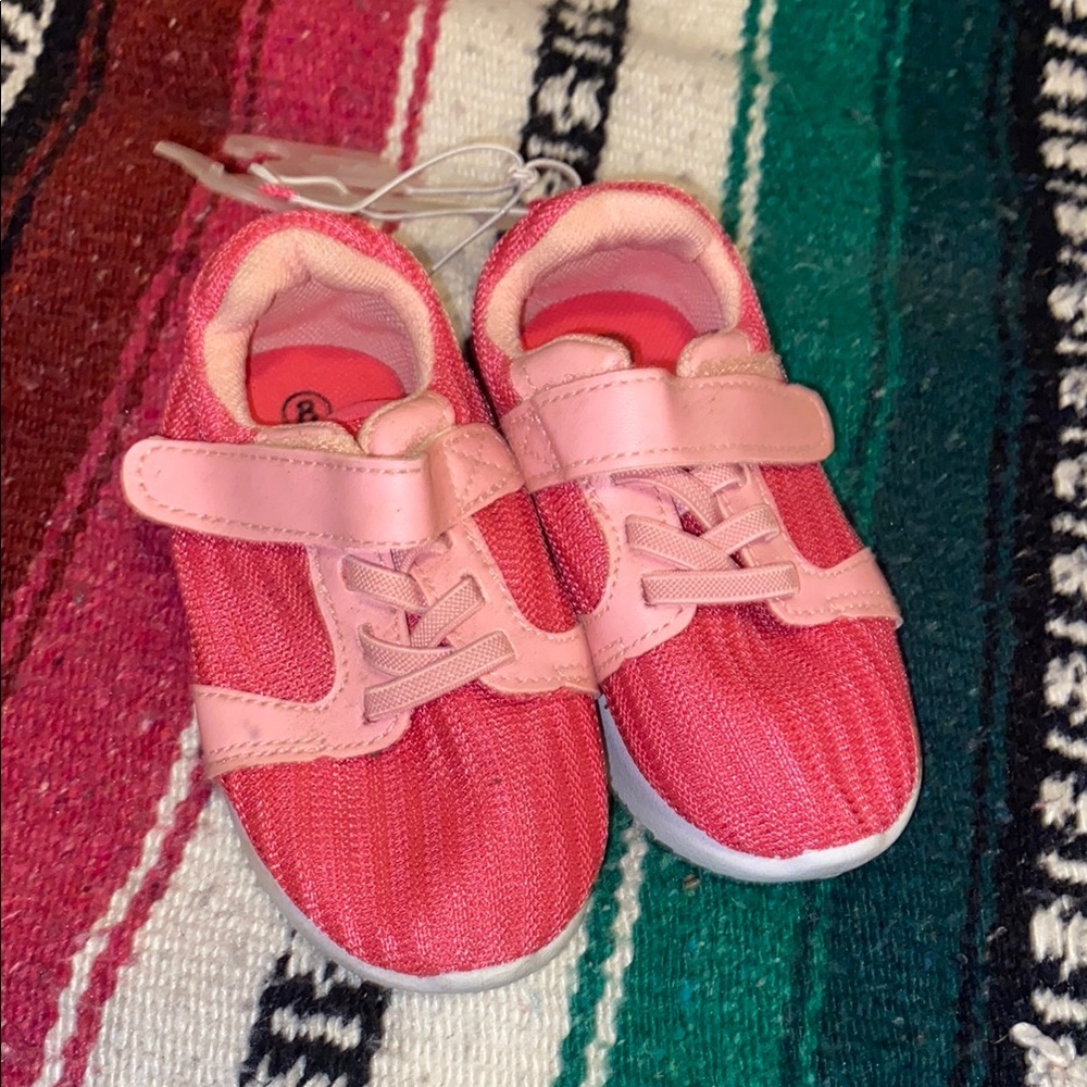 NWT GIRLS SNEAKERS